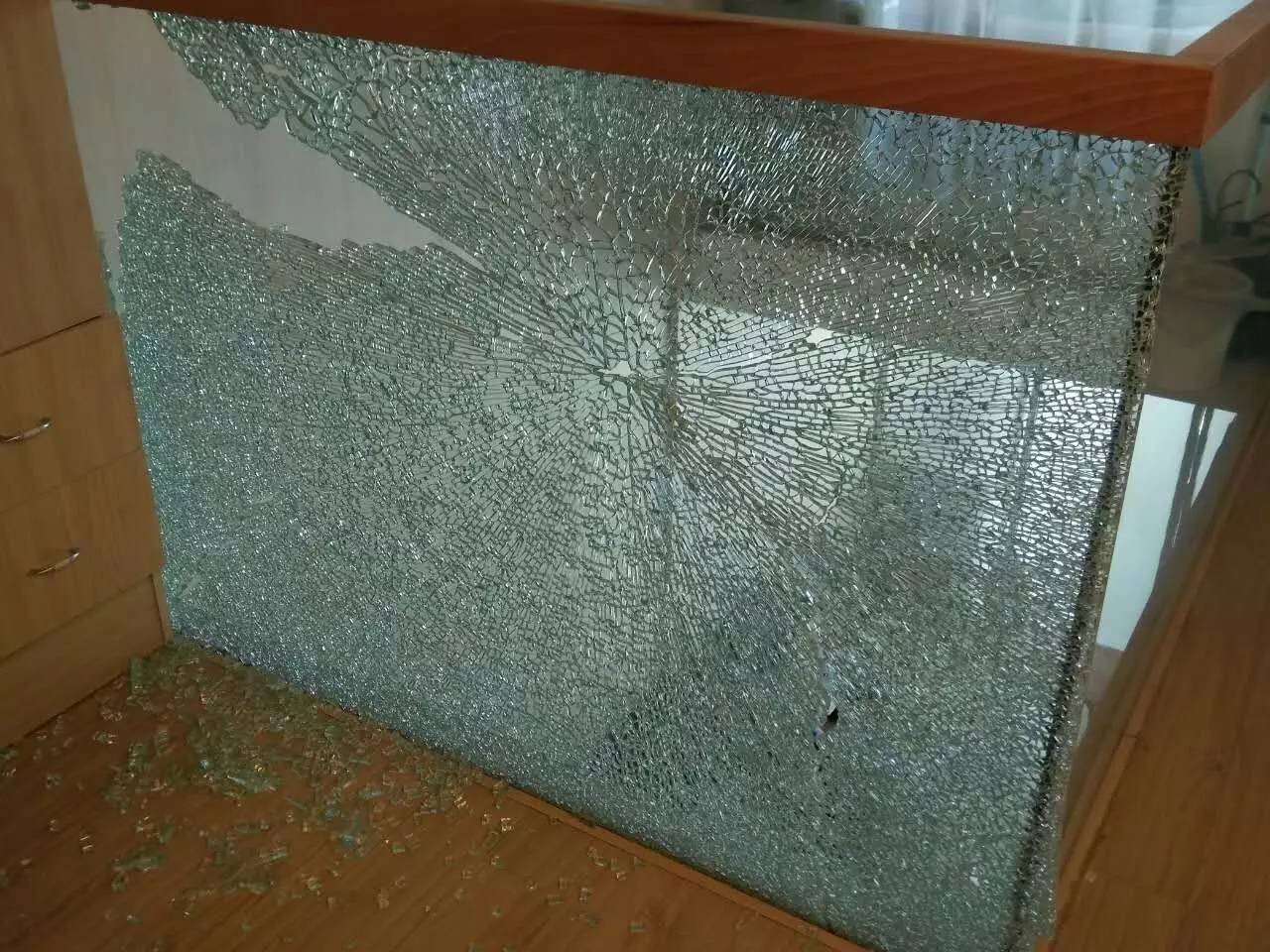鋼化玻璃頻發爆裂，翡翠灣住戶安全堪憂
